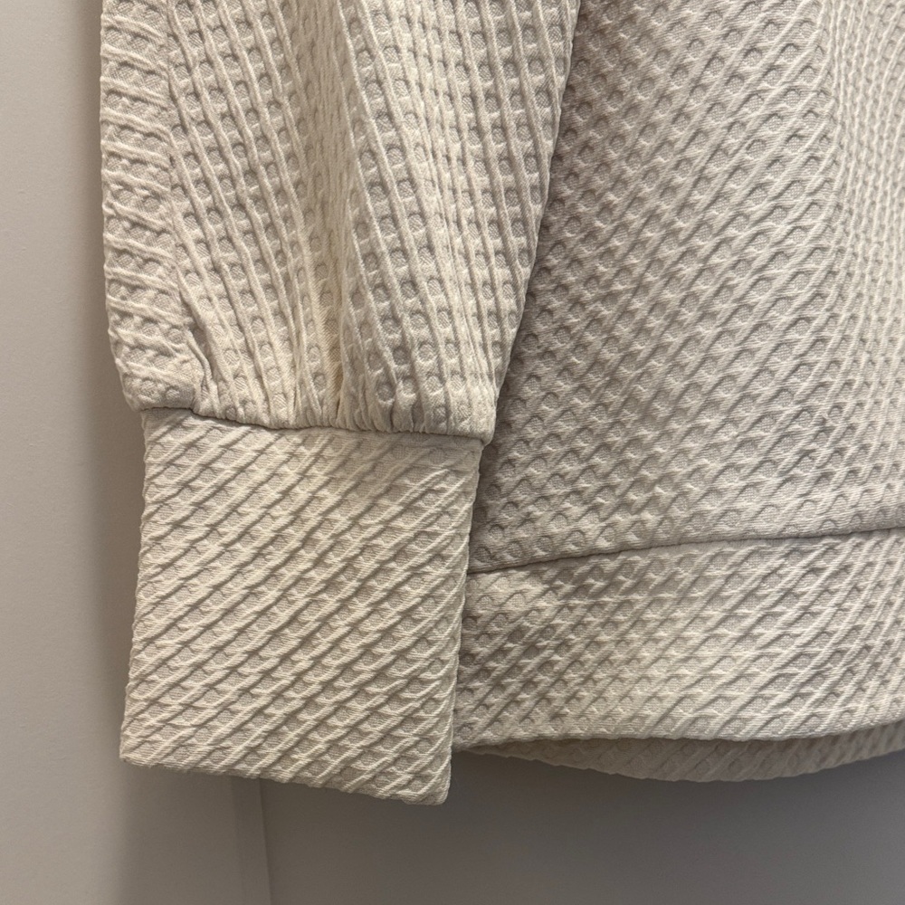 🆕Buckle Black Textured Cream Top. XL. NWOT!!💥💥 - Picture 3 of 4